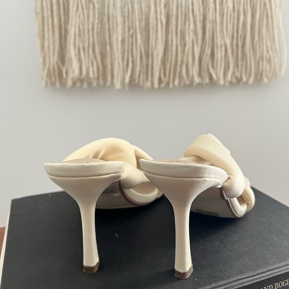 Misguided Slip On Cream Women's Heels - Picture 5 of 9